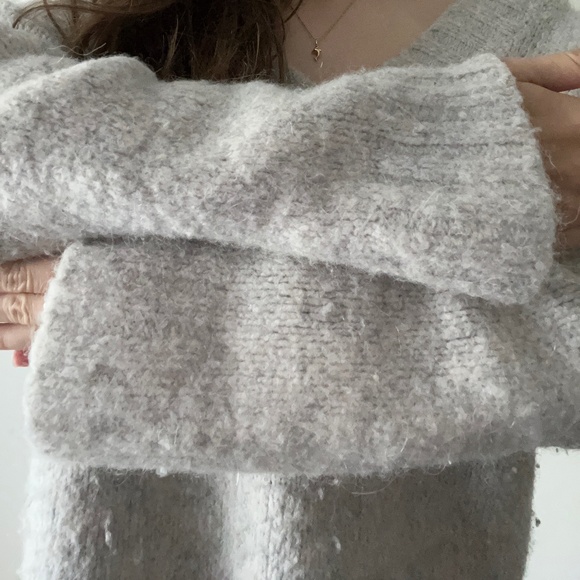 Zara Knit - Oversized Wool V-Neck Sweater: Women's M - Picture 8 of 8